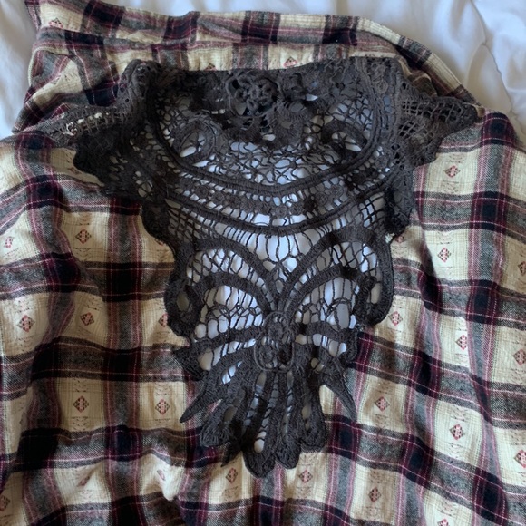 Angie’s flannel with unique grey lace/crochet back - Picture 3 of 4